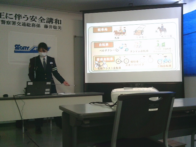 安全講話及び白バイテクニカル走行(2)